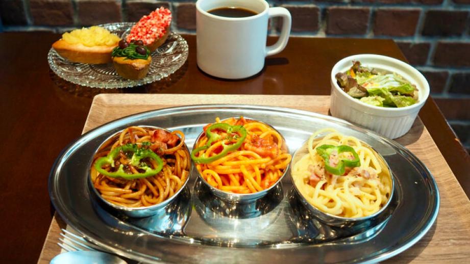 横浜銘菓ハーバーを焼きたてで♪ ランチもお土産も楽しめるカフェスペース併設「ハーバーズムーン 本店」