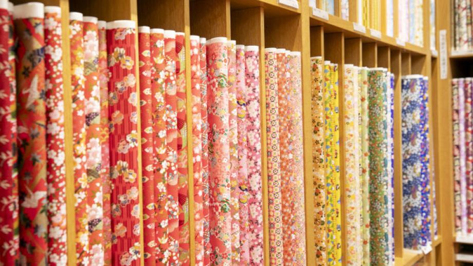 和紙の美しさを手漉きで体験♪ 伝統を身近に感じられる日本橋「小津和紙」