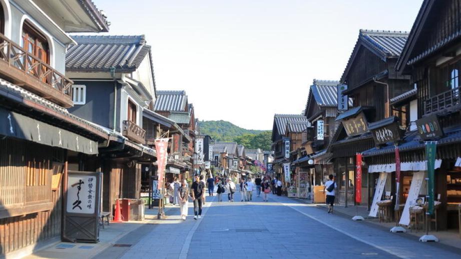 伊勢神宮・外宮から内宮へ。縁起のよいグルメやスポットを巡る、お伊勢さんおさんぽコース