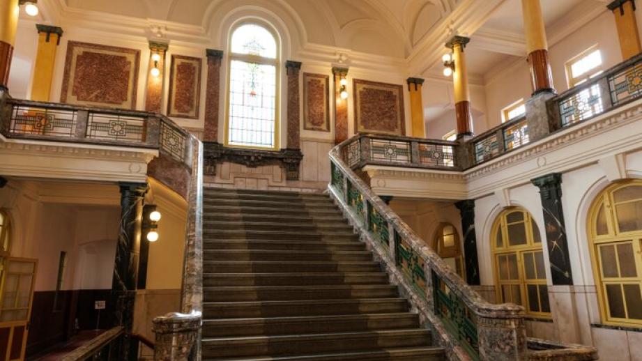 ドラマや映画のロケも多い「名古屋市市政資料館」で、クラシカルな雰囲気に浸って