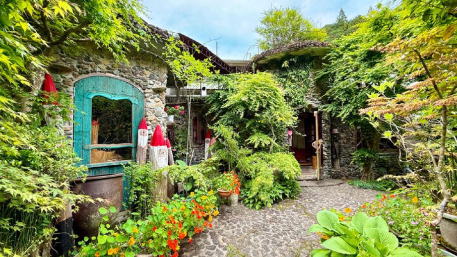 東京・あきる野の森で見つけた♪ おとぎ話に出てくるような可愛らしいアートスポット「深沢小さな美術館」