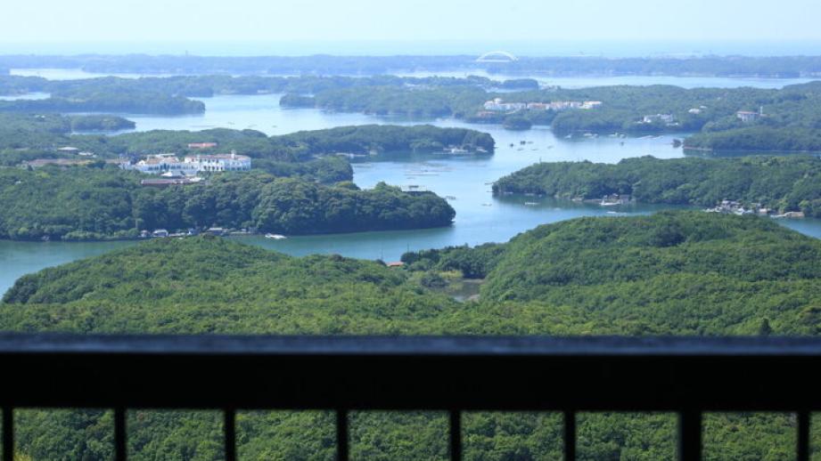 空と海と島々が織り成す英虞湾の絶景が目の前に。横山展望台＆天空カフェテラス