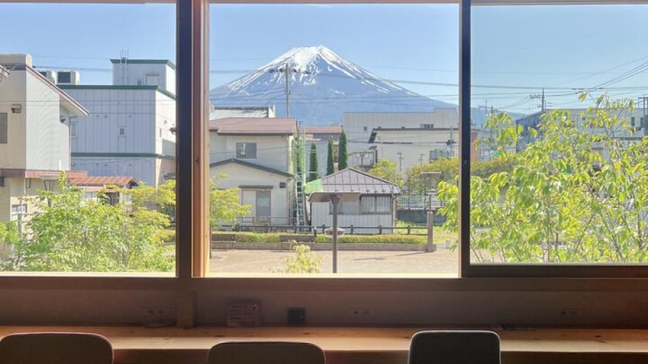 「信玄餅」が味わえる、富士山を望むカフェ「富士吉田金精軒 富士茶庵」へ