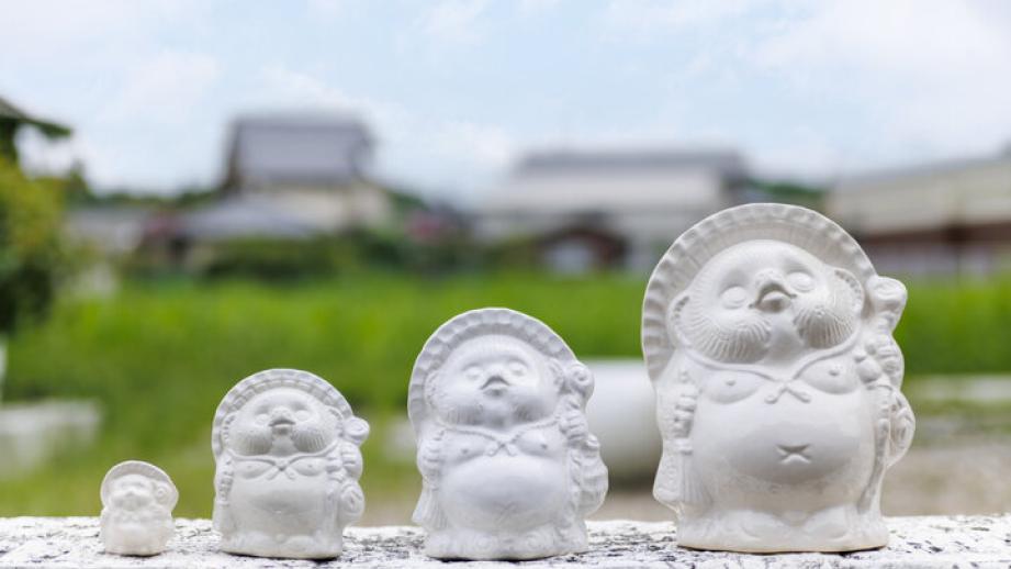 焼きものの里・信楽のギャラリー＆ショップで会える「しろたぬき」にひとめ惚れ