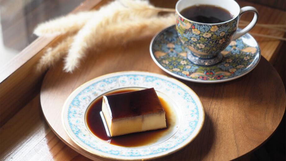 黄金のすすき揺れる箱根で週末トリップ。古民家アートカフェで楽しむ四角いレトロプリン「仙石原茶屋」