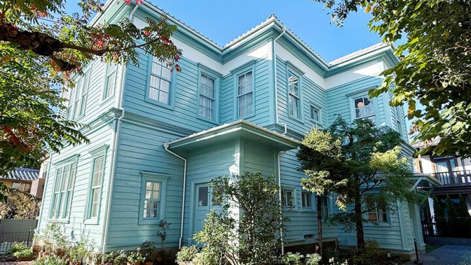 豪徳寺で約130年の時を旅する♪ 水色のかわいい洋館でお一人様OKのアフタヌーンティーを「旧尾崎テオドラ邸」