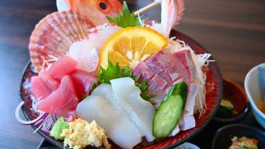 インパクト抜群の見た目＆ボリュームで大人気「市場レストラン 西村商店」