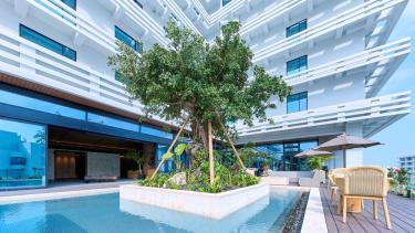 「ザ ロイヤルパークホテル アイコニック 那覇」ロビー＆テラス