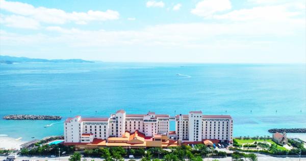 15タイプ全208室のバラエティ豊かな客室からなる「アオアヲ ナルト リゾート」外観