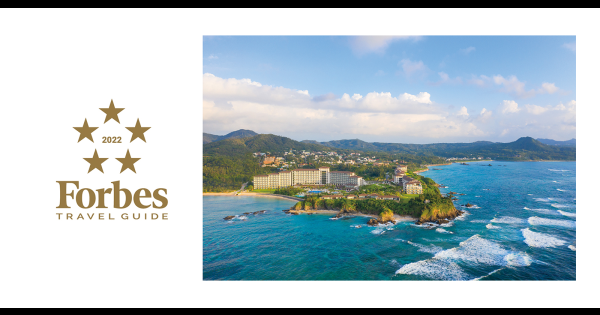 「ハレクラニ」は、ハワイの言葉で「天国にふさわしい館」を意味します