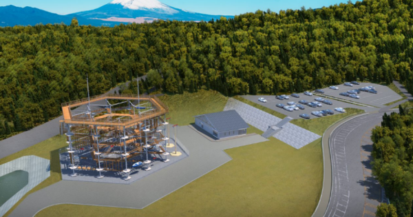 自然豊かな山中城跡公園の隣に立つ「ドラゴンキャッスル」の全景