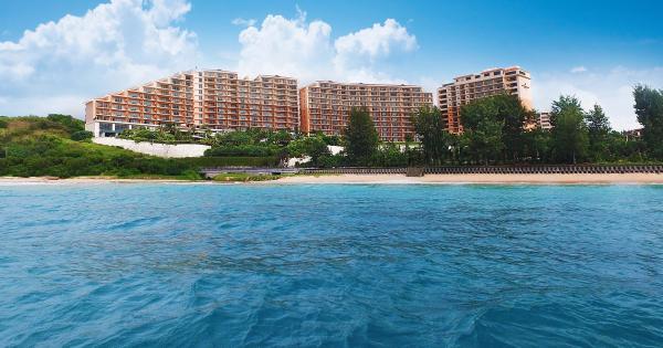 ホテル棟、コンドミニアム棟、アネックス棟と、3棟に分かれた「カフー リゾート フチャク コンド・ホテル」