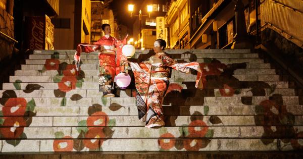 夜の温泉街をナイトウォーク「NAKED夜さんぽ™」