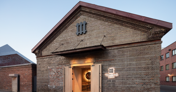 「HOTEL NIPPONIA 函館 港町」のエントランス