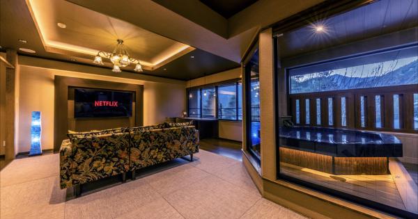   ■メイン画像　 news-202304-kokoroonaderu-key  ■メイン画像の説明 2023年3月末に完成した露天風呂付スイートルーム「華雲-Hanagumo-」