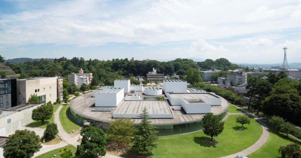 金沢観光の人気スポット、 金沢 21 世紀美術館の魅力に迫る