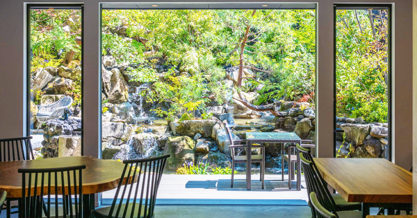 ダイニングから望む「緑風庭」