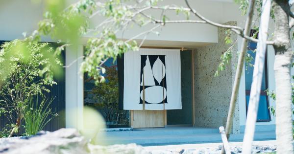 料理旅館の建物をリニューアルした「くろしお想」