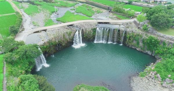 天然のクーラー「原尻の滝」と話題の「５色のそうめん」