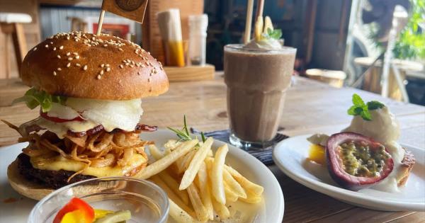 【沖縄】メニューは 200 種以上！開放感抜群の「PACIFIC SURF CAFE（パシフィック サーフ カフェ）」（名護市）