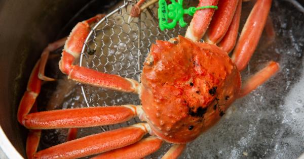 いよいよ漁解禁！「休暇村 竹野海岸」で1人2杯の贅沢な「活け松葉蟹フルコース」を