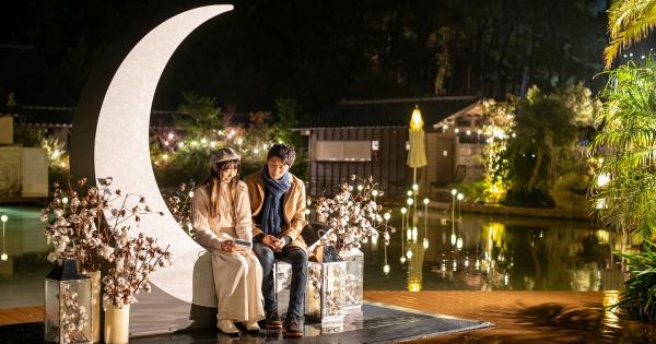 撮影スポットとなる三日月型のオブジェ