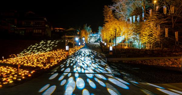 山口・長門湯本温泉で冬の風物詩「音信川うたあかり2024」を開催