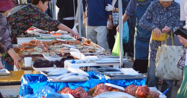 日曜朝のお楽しみ！青森八戸・日本最大級「館鼻岸壁朝市」の2024シーズンがスタート