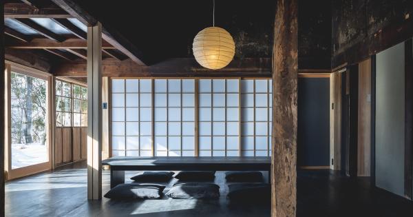 「awai 戸隠」の「茅葺の家」内観