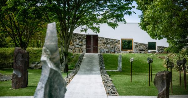 彫刻家のアトリエが1日1組限定の宿に！愛媛「atelier O-HUIS」で感性を刺激する大人の隠れ家ステイ