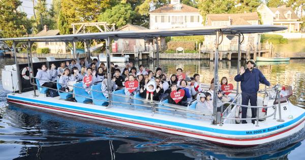 バイオ燃料搭載「Jaws」ボートツアー初出航の様子