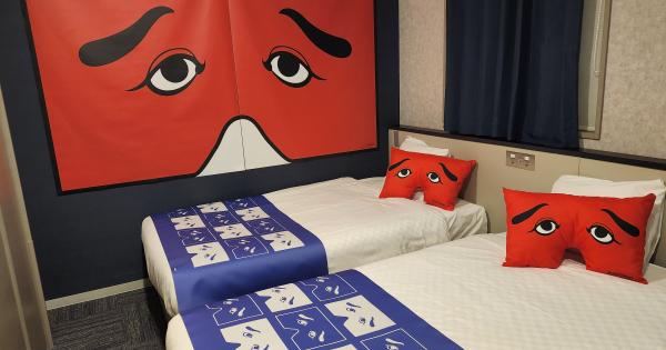 「変なホテル福岡 博多」にわかせんぺいコラボルーム