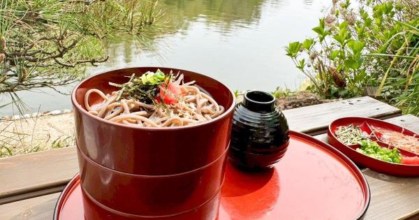 島根県松江市・松江城のお堀端にあるテラス席でお茶と食事を楽しめるお茶屋さん！