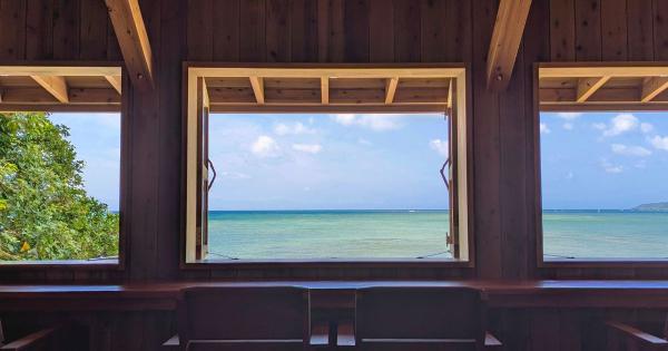 沖縄の海カフェ代表格「 浜辺の茶屋」2025/6/1 に待望の再オープン！新しくなった魅力を徹底解剖（南城市）