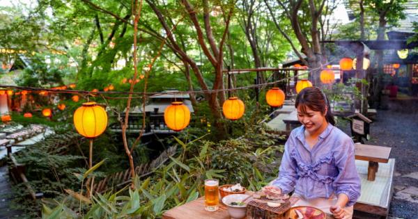 山の中に突如現れる異空間！山賊になった気分で豪快料理が味わえる名物スポット「いろり山賊」｜山口県岩国市