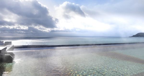 インフィニティ温泉と約 150 種類の贅沢ブッフェを堪能「函館湯の川温泉 海と灯」