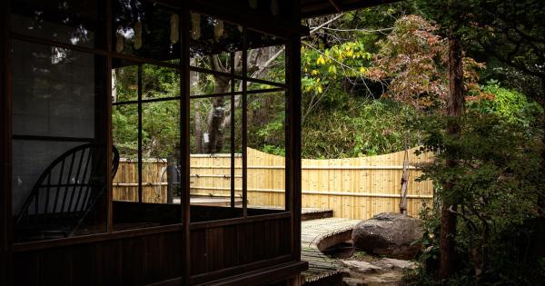 愛知「蒲郡クラシックホテル」の茶室付き宿泊施設「茶寮 鶯宿亭」に“さざ波”の庭が完成