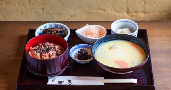 京都・詩仙堂の参道茶屋「一乗寺中谷」で、あったか白味噌雑煮と郷土菓子のパフェを