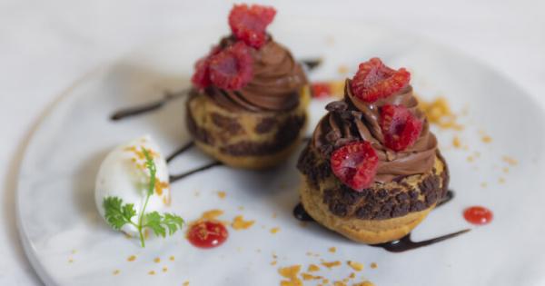 ケーキみたいなシュークリームを生み出す、大阪・梅田のシュークリーム専門店「5/5」が話題