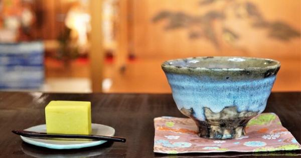 能の舞が披露されるヒノキの舞台を眺めてホッと一息つく和カフェ♪鎌倉「能舞台茶寮 神楽」