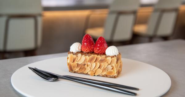 銀座限定ナポレオンパイをヨーロッパのサロンのような空間でいただきましょう♪