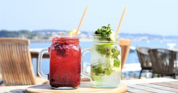 青い空と海を見渡すマリーナのなかの素敵なカフェ♪江の島「サンカフェパラダイス」