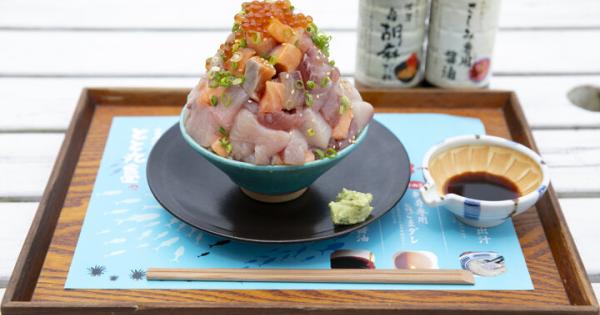 ランチにぴったりの海鮮丼から、名物スイーツ、お土産まで♪相模湾が一望できる話題の漁港の駅「TOTOCO小田原」へ