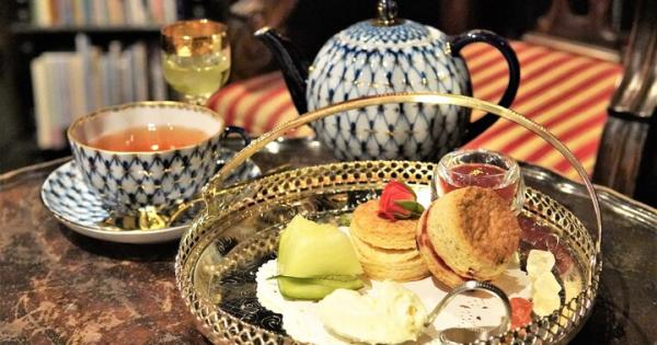 文豪たちに想いをめぐらせて一人時間を楽しむ隠れ家のようなブックカフェ♪銀座「Bar 十誡」