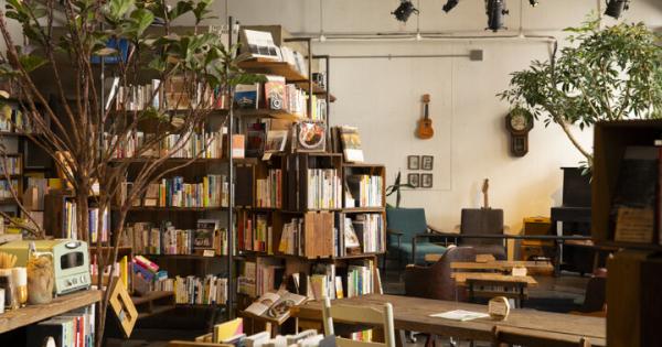 上野で見つけた通いたくなるリノベ書店「ROUTE BOOKS」～ビリヤニ、パン、陶芸に本♪～