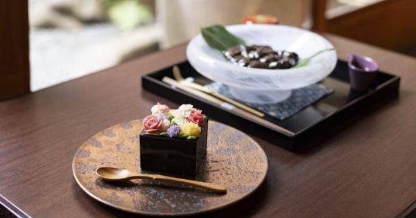 京都・錦市場近くにある築150年の京町家で、抹茶体験や甘味を「茶寮 京都よしつぐ」