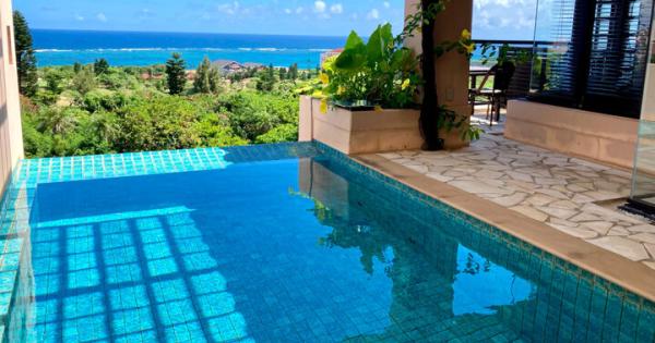 宮古島の丘に佇む楽園♪ 絶景プール付スイートで心と体を解き放つ「シギラベイサイドスイート アラマンダ」