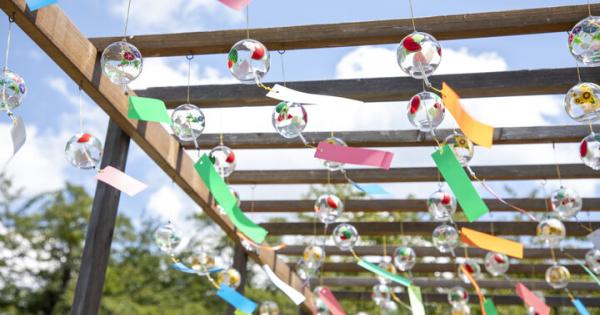 風にそよぐ6000個の風鈴が青空に映える「関ヶ原願掛け風鈴まつり2024」