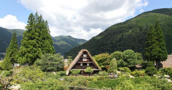 自然の中に和カフェや体験スポットも。合掌造りの民家で古き良き暮らしを体験「下呂温泉合掌村」