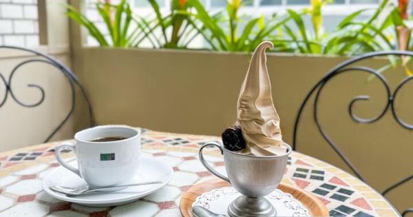 コーヒー香るモカソフトにほっこり♪歴史あるこだわりの珈琲と一緒に「ミカド珈琲店 日本橋本店」